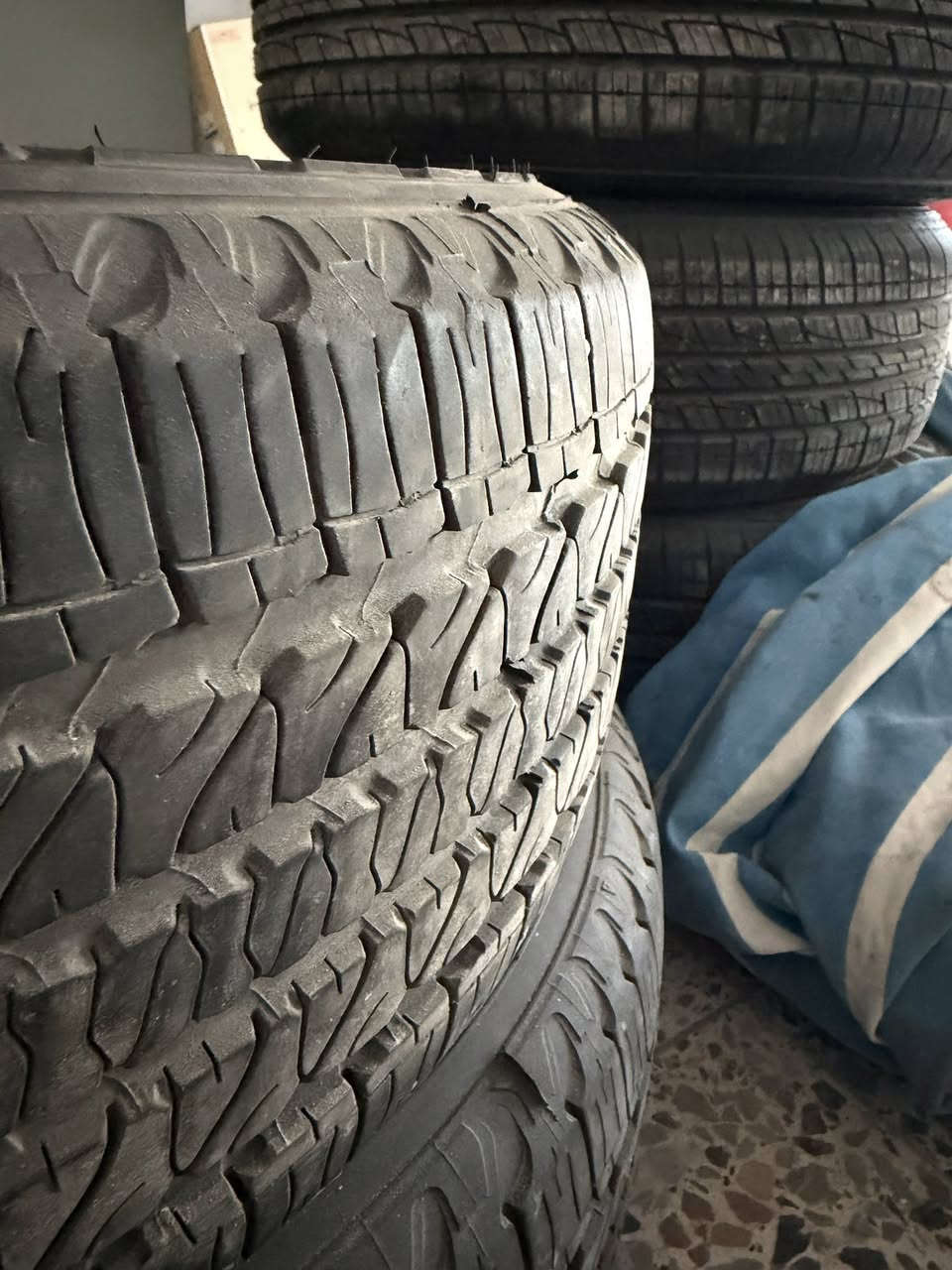 السلام عليكم تخم ويلكب جيب
حديث وكاله وتايات اخو جديد حجم265 / 50 / 20
***********
***********
