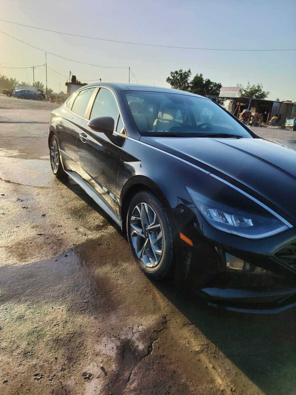 سلام عليكم سوناتا.
السعر / 184 
موديل 23 رقم اربيل 
تحويل ثاني يوم 
حادثها من امريكا فقط شفه الجنطه 
 سياره فول مواصفات للأخير لمتدد
ماشيه 56
بصمه تشغيل 
فتحه سقف 
ترحيب 
لد امامي 
لد خلفي 
كشن كهرباء 
تشغيل عن بعد 
شاشه جبيره 
مود درايڤ
4 انظمه قياده 
وبعد بيها مواصفات 
السياره جديده ع وضع الشركه
عنوان السياره بغداد ناحيه الرشيد.
***********
