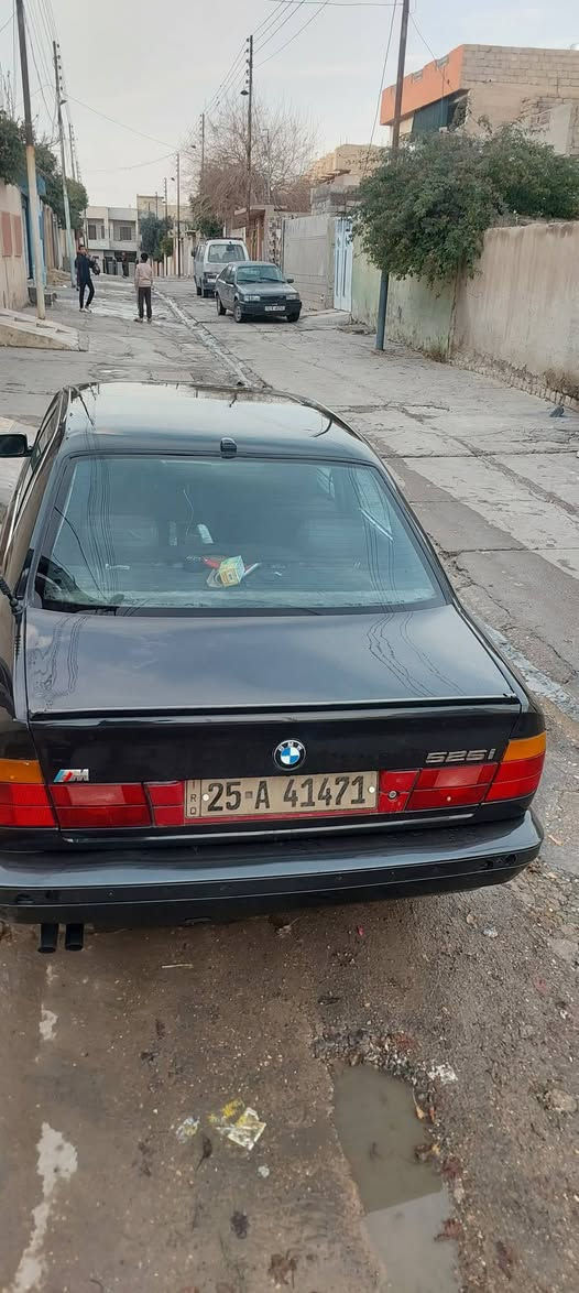 سلام عليكم 
بي ام 525 
موديل 1991
كبس كير اوتو فول 
تبريد شرط تدفه 
تواير جدد 
مصبوغ عام بدون ضرر 
رقم كركوك شرعي بل الموصل 
فقط تحويل 
داخل مخمل 
بيها دفتر بانزين 
سعرها ٦٣

***********
***********
