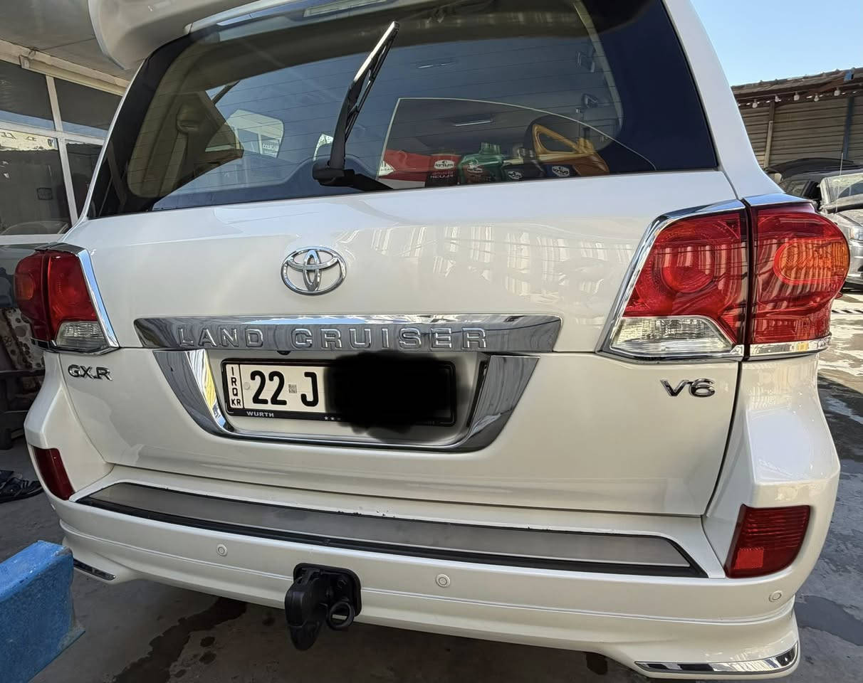 السلام عليكم

لاندكروز 2015 بريمgxr 

محرك 6 سلندر 4000

فتحة

بصمة

طفاية بلصدر 

حساسات امامي خلفي 

زراك لايت 

كير ومحرك مكفول 

وباقي المواصفات المعروفة

بيها بارد بالجاملغ الامامي الايمن موضح وبيها رشه بالبنيد موضحه ايضاً
الباقي كفالة
ماشية 145 الف حقيقي

السعر 42000 وبيها مجال بسيط

 بغداد - الغزالية
***********
