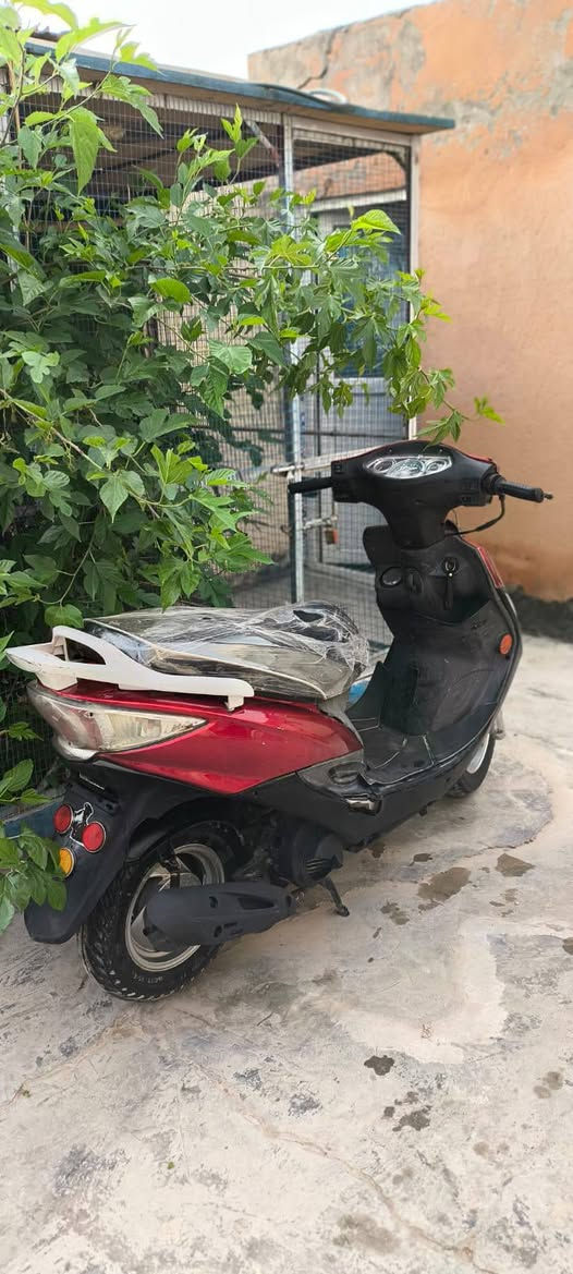 كامكو حاويه مكفوله من كلشي كله شغال مكينه مامفتوحه بلاديه  السعر 450 بيه مجال حك الجيه مكاني كوفه حي ميسان متواجد خاص وتساب ***********
