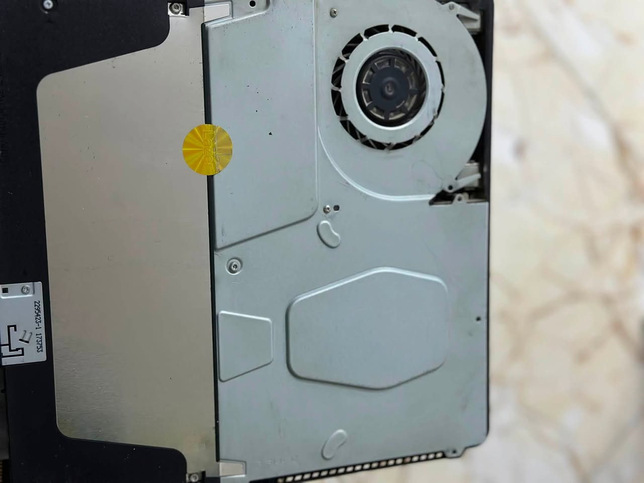 السلام عليكم 
بلي 4 سلم للبيع
ذاكرة 500GB
التحديث مالته 12
وياه جوستيكات 3 
2 العاب  بيس 2019.  فيفا 2024
نظيف وكلشي ما بيه 
سعره 275 وبيه مجال 
واذا متريد العاب مو مشكلة 
للتواصل ويايه على هذا رقم ***********
