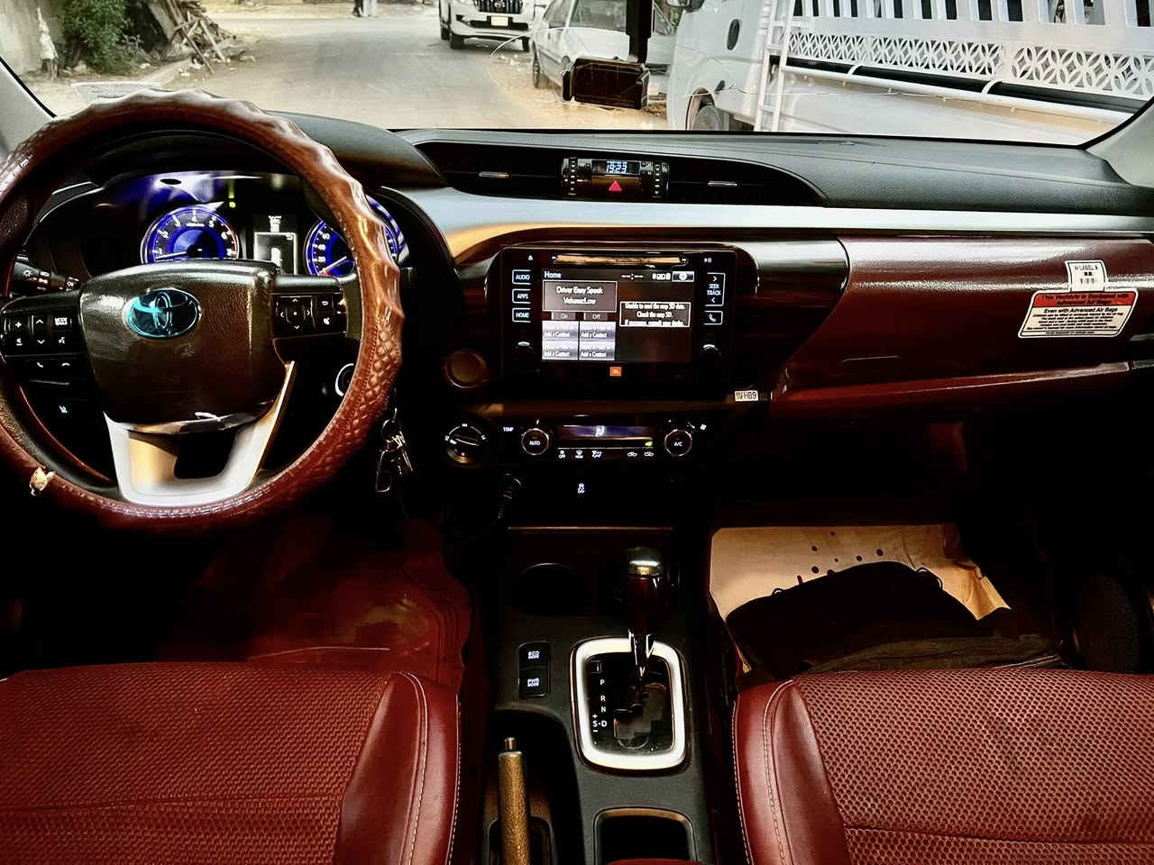 السلام عليكم
للبيع فقط..

تويوتا هايلوكس عالية 4x4 گير اوتماتيك موديل 2018

مكفولة كفالة عامة سونار جديد موجود بالصور

ماشية  111

مواصفات الهايلوكس معروفة ميحتاج اذكرها

السيارة خير من الله ما ناقصها برغي كلها على ايدي حتى الابواب مغلفهن نايلون حراري وبالعافية ع الياخذها

السعر 265

السيارة بأسمي تحويل ثاني يوم

مكاني بغداد الدولعي الشراي يتصل

***********

‭***********‬
