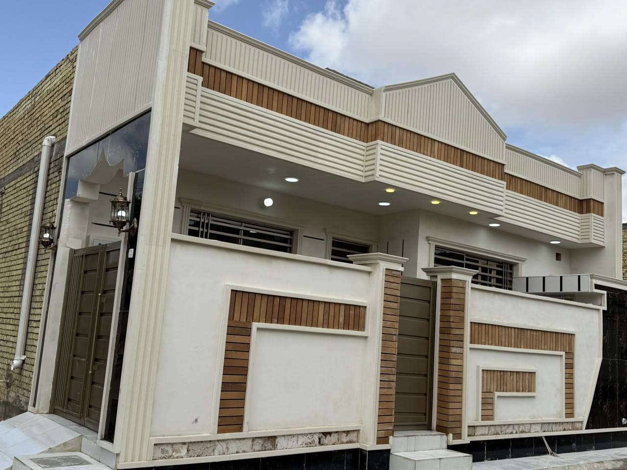 اللهم صل ع محمد وال محمد
الدار للبيع في مغربه الشيشان الثانيه المساحه 112 ونص متر ركن بناء حديث درجه اولى للاستفسار والاتصال مباشر صاحب العقار 
***********
