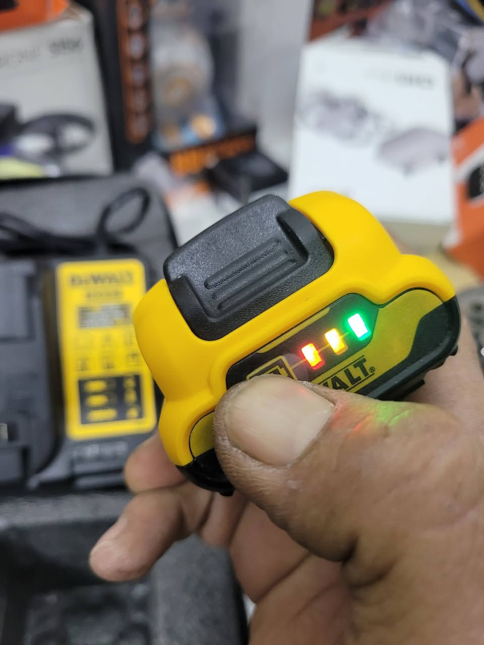 السلام عليكم كبان ليزر ودريل اصليات بس الدريل بدون شاحن بطاريات السعر ١٥٠ الف


**إذا كنت صاحب هذا الإعلان وتريد حذفه لأي سبب، رجاءا أرسل رسالة إلى الدعم الفني**