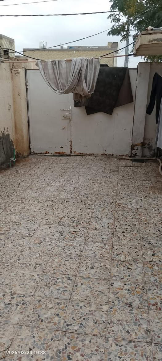 دار للبيع مطلوب للمصرف العقاري المساحه 110 متر  في حي ميسان حرف تي شارع 12 قطاع 22 موقع مميز الدار بناء شيلمان يحتوي على غرفه وصاله ومطبخ صغير واستقبال وصحيات خارجيه وداخليه الدار حاليا مؤجر موقع مميزالسعر 113 مليون  للاستفسار الاتصال على الرقم التالي الكوفي للوساطة العقاريه ***********
