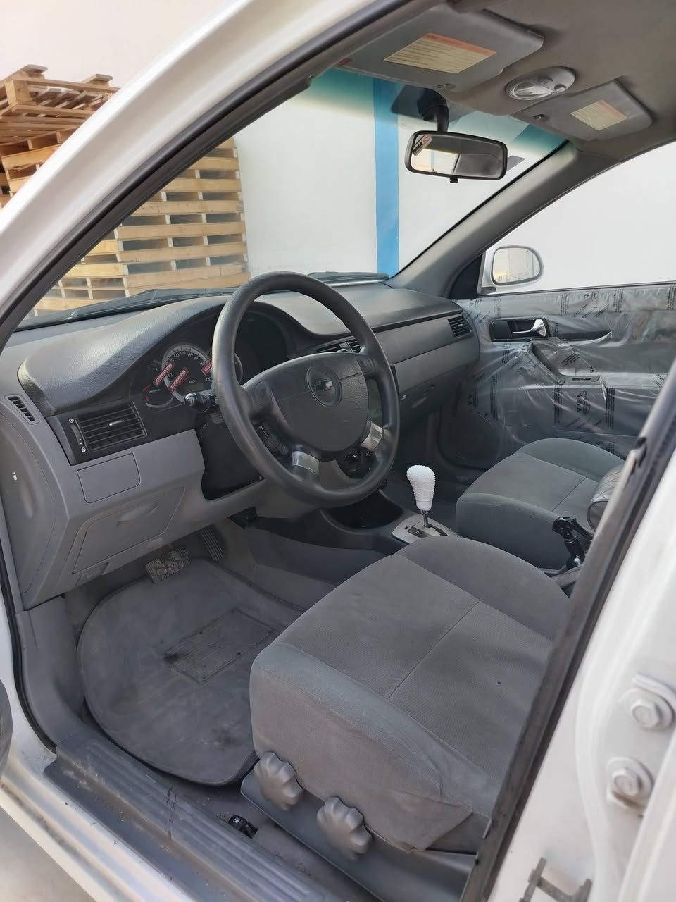 اوبترا موديل 2010 محرك كير تبريد مكفول  بيها بس بارد بلباب مال السايق السيارة كاملة من كلشي والسيارة بسمي... السعر. 73. وبيها مجال قليل.رقم  ***********
