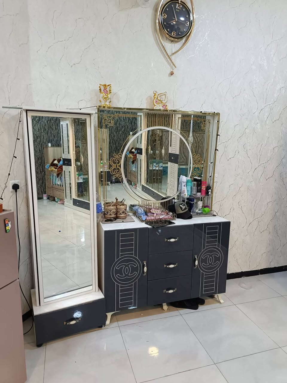 غرفه نوم للبيع تركيه ٩ قطع
السعر ٩٥٠ وبيها مجال 
عنوان فلوجه جغيفي ثانيه 
رقم الهاتف لشراي ***********
