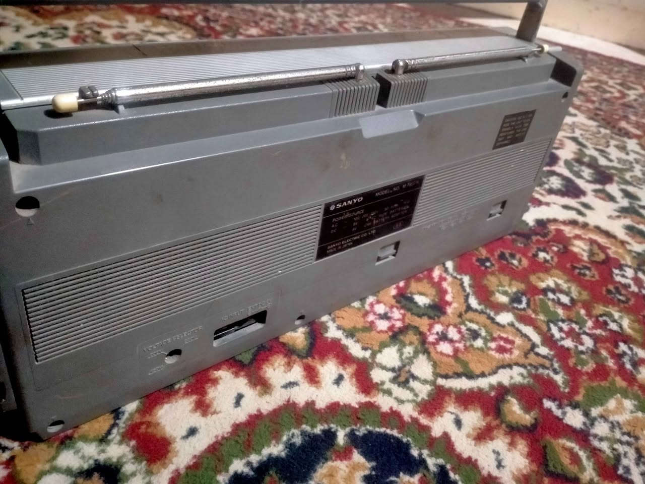 مع راديو كاسيت السانيو السيرفر الانتيكه
محتاج صيانه
للجادين فقط الاتصال 
01027556740 دمنهور, البحيرة


**إذا كنت صاحب هذا الإعلان وتريد حذفه لأي سبب، رجاءا أرسل رسالة إلى الدعم الفني**