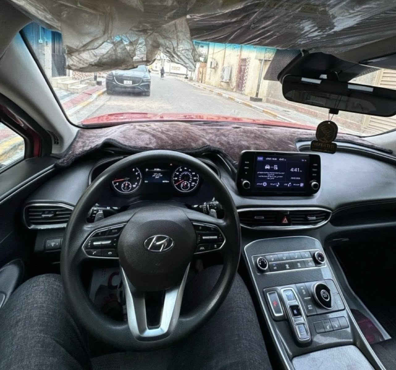 هيونداي سنتافي 2021 وارد امريكي لون احمر مميز ملكي
المواصفات المحرك 4 سلندر 2500   وعملي جدا كشنات كهرباء تحكم بعدة وضعيات لراحة السائق نظام تثبيت مسار رادار ذكي ينبهك ويحافظ على المسار تبريد قطعتين ثلج والتحكم مفصل للراحة تحكمات ستيرن كاملة جهتين تحكم بالشاشة والاعدادات شاشة لمس كبيرة تدعم كار بلاي واندرويد اوتو كاميرا خلفية دوارة عالية الدقة مع حساسات وضعيات قيادة متنوعة تناسب كل الطرق ويل كب رياضي حجم كبير ونظام مانع انزلاق
السيارة نظيفة جدا وبحالة ممتازة وجاهزة من كلشي
ضررها جاملغ صبغ وتلحيضات بارد فقط 
السعر ١٦٥ وبيها مجال
العنوان البصرة الرميلة الشمالية للاستفسار الاتصال على الرقم ***********
