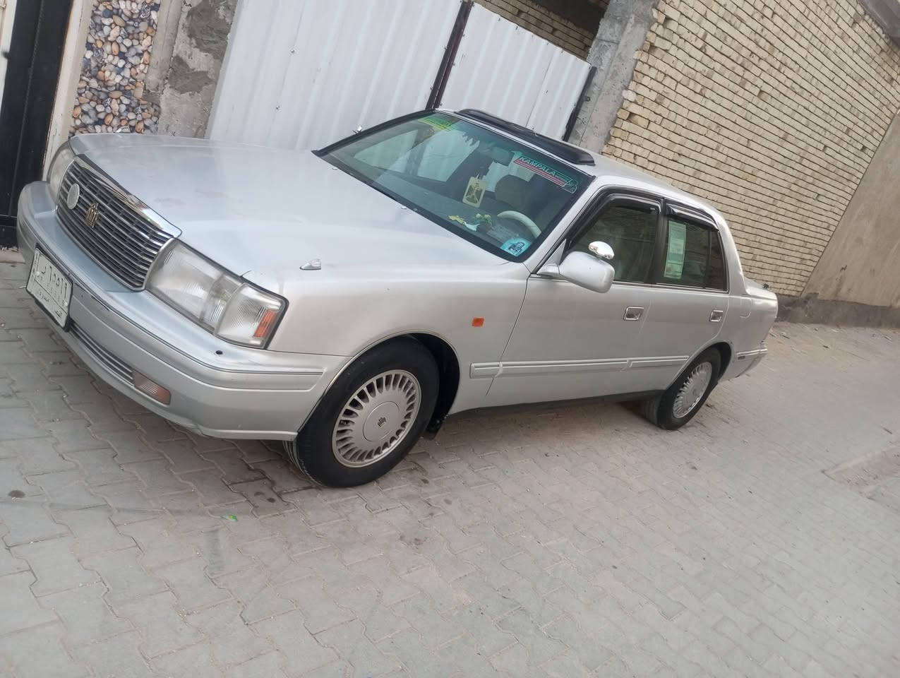 تيوتا كراون للبيع نقل جثه عرضانيه كامله مكفوله من الكص مكينه كير حداده كهربائيات سنويه انتهت صار 6اشهر. ***********سياره بلبصره
