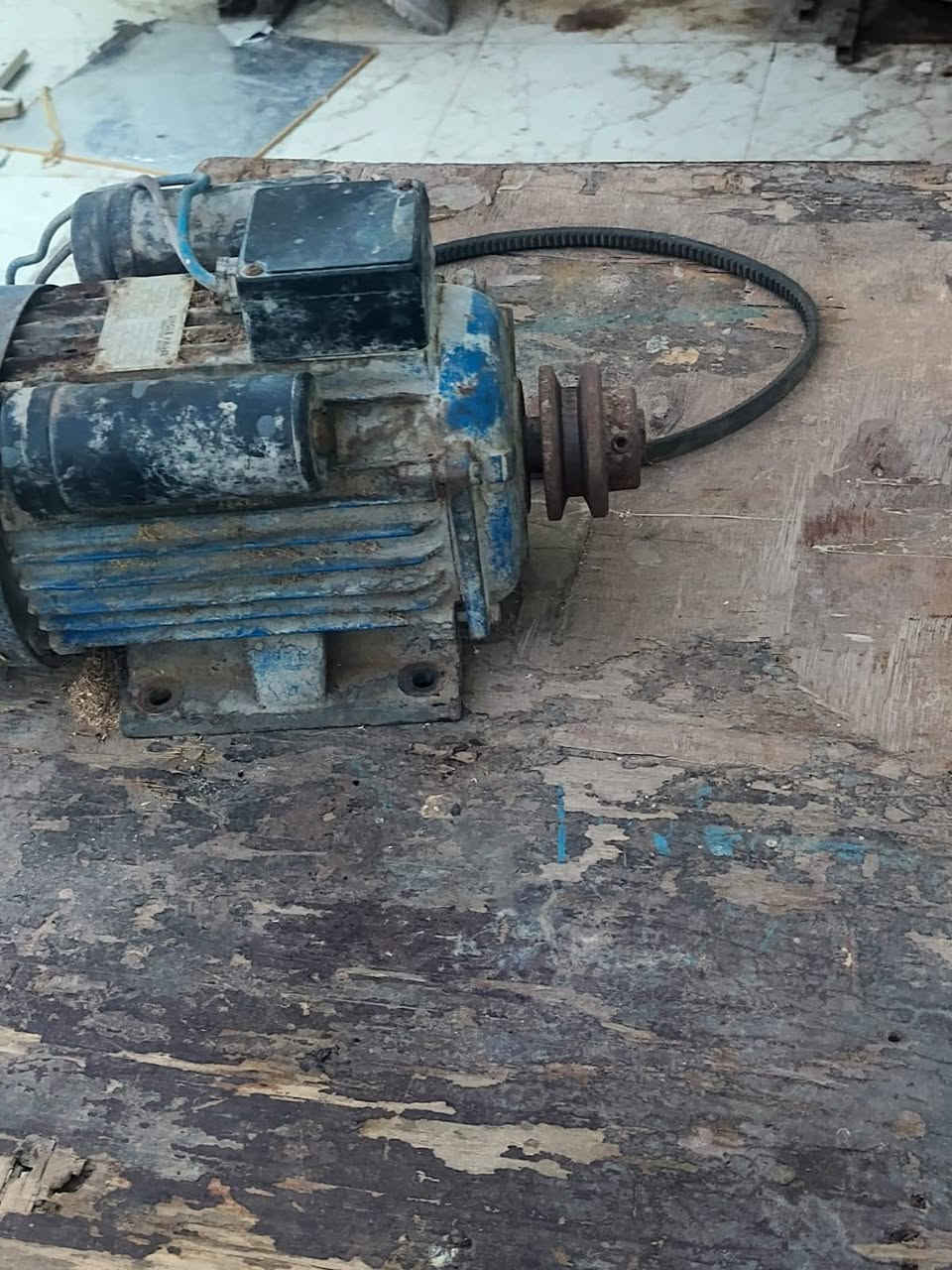 للبيع مكينه مال نجارة خشب 
كامله هيه ماطوره 4حصان الاماني
***********
