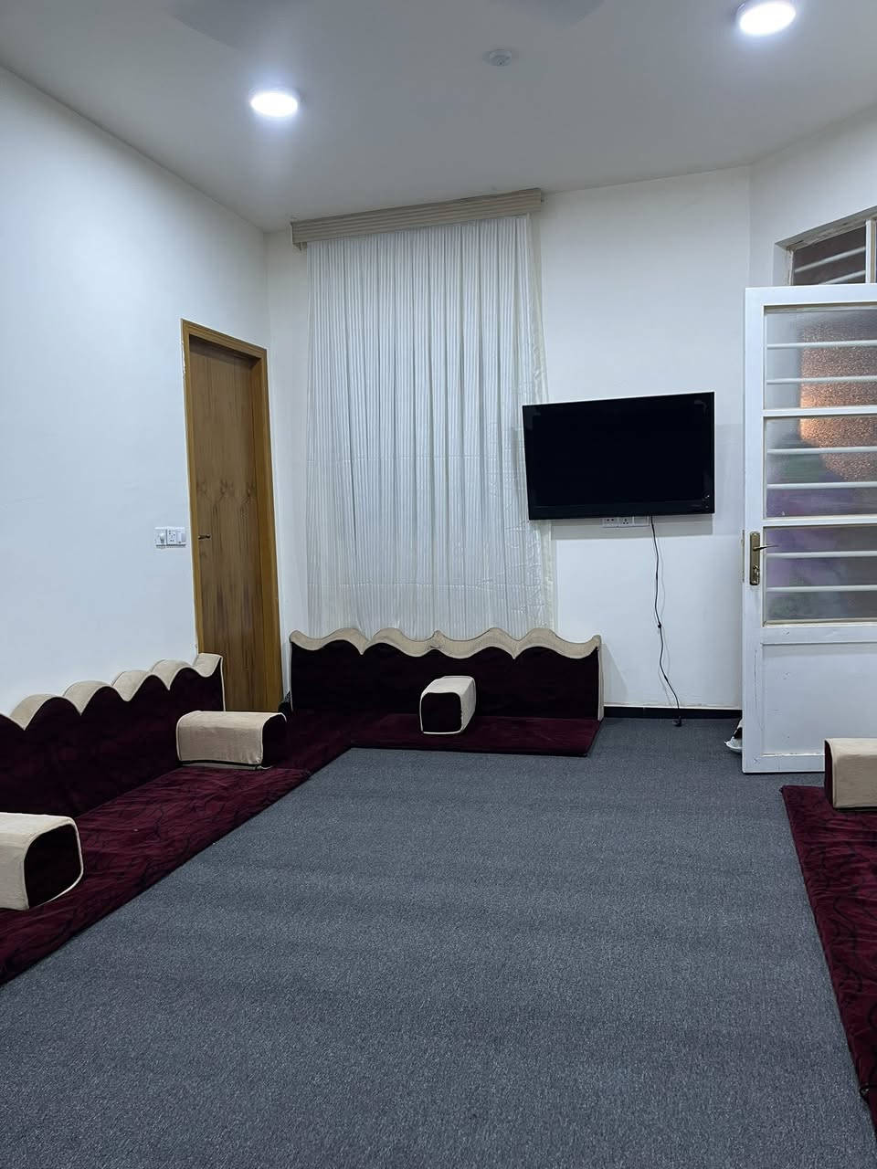 جلسه للبيع نضيفه جدا مو فلين مكان نجف ابو صخير رقم ***********
