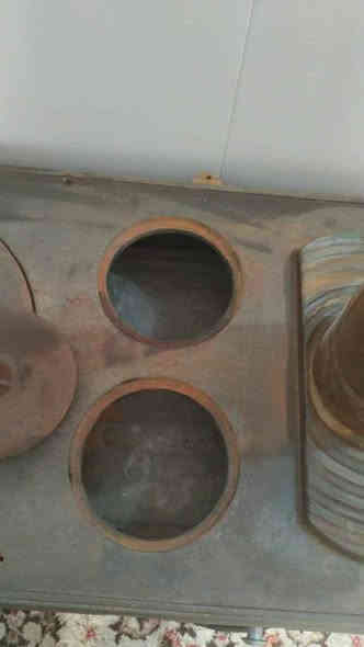 سوبای داری تورکی تازە تازەیە یەک سال بە کار هاتوە بی عیب دوو فرنی هەیە داری گەورە ئەخوات سەتلی هەیە بو بەتال کردنی خولە میشە کەی دەرجەی هەیە بو زیادوکەمی ئاگر چوار بوری لەگەلە بو پەیوندی *********** لە خورماڵە السليمانية
