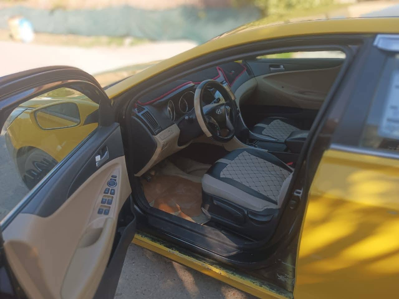 السلام عليكم سوناتاللبيع موديل 2011خليجي محرك 2400دوش المرغوب السيارة وارد خليجي ضرر السيارة جاملغ وبنيد رقم السيارة نينوى الماني أليف(الدولي)) السيارة جاهزة صدر محرك كير تخم تاير كلة شرط السيارة تاخذه ما تحط عليه ربع السيارة جاهزة من كل نواحيهه
مواصفات السيارة:
1- حساسات خلفية
2- تبريد قطعتين
 3-دوشمة ارضية جلد
4- تحكمات ستيرن
5- شاشة وكامرة خلفية
 6- مري شفط 
7-واشاير بل مري
8- نضام ايكو 
9-مثبت سرعة  
سعر السيارة /97
الاستفسار على الرقم /***********
