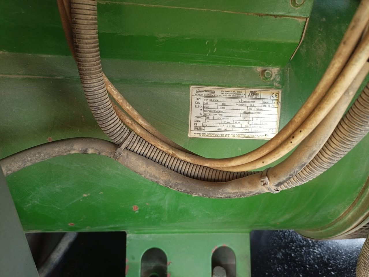 السلام عليكم 
مولدة جوندير سوبر
٤/سلندر 
كاتم بلاد 
التوليد ١٠٥ kv
مجفته جديد 
الكرنك استندر 
تجي تفحص ع الحمل 
السعر ٣٠ وبيها مجال حگ الجيه

غير متواجد ع الفيس 
للتواصل :- ***********
