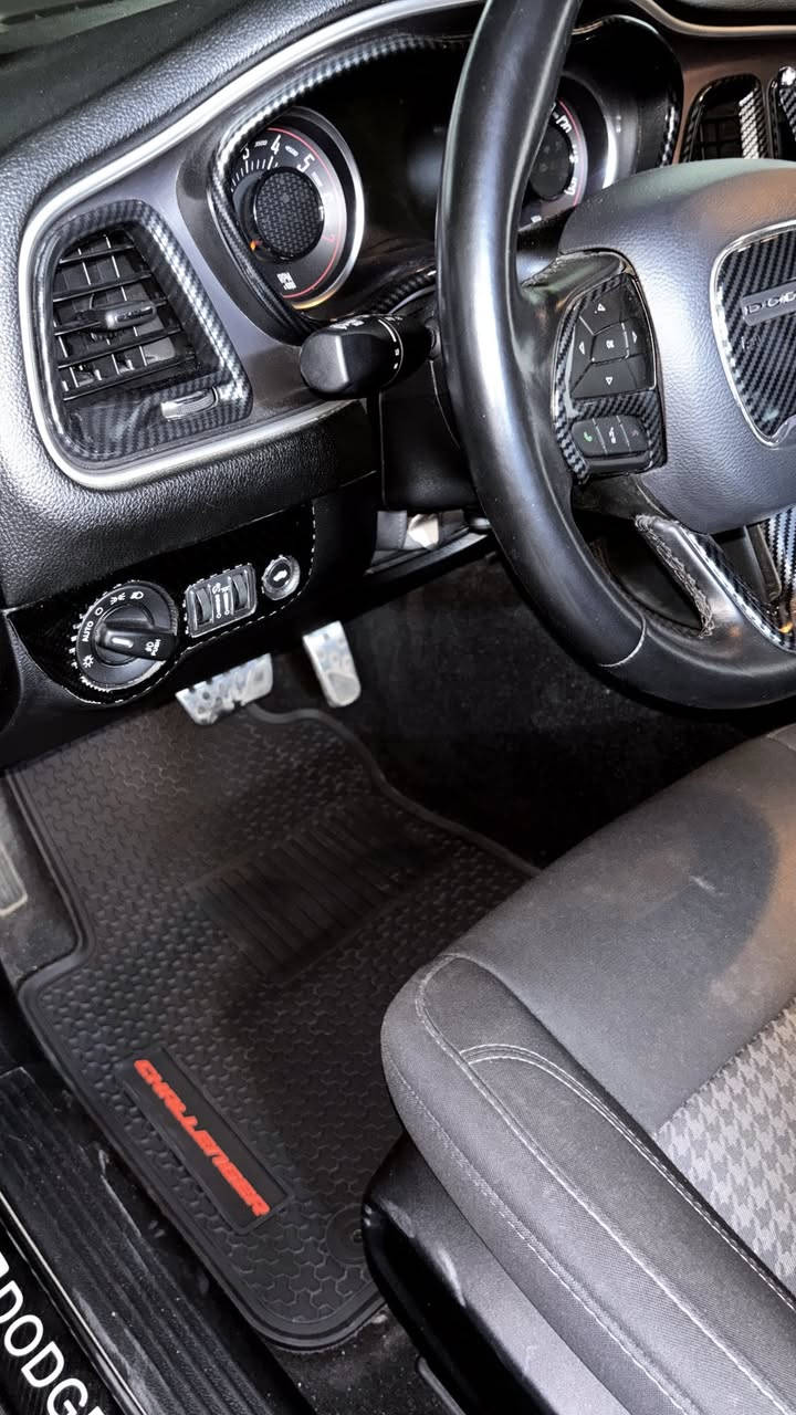 السلام عليكم
جالنجر 20 فتحة سقف رادار مري ماشية 68 كيلو حالها حال الوكالة

رقم بغداد

بدون ايرباك بدون تبديل حادث طخة بالجاملغ الايمن ومتصلح سيارة نظيفة و گاعدة 

مكان السيارة بغداد الغدير وسعرها 21 وبيها مجال بسيط
اخوان

رقم تلفوني *********** موجود واتس اب
