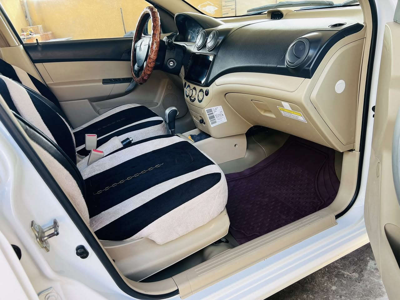 لبيع افيو موديل 2013 خليجي رقم بابل تحويل مباشر بيه شبر صبغ بجاملغ لامامي لايسر بدون فتح والباقي كفاله عامه 
فول اوتماتيك كير اوتماتيك جيد جداا مكينه مسكر ما مفتوحه جديده لا تنقيص ولا تبخير ماشيه 160 جهازه من كلشي 
مكان سياره بابل المركز 
السعر 85 
***********
