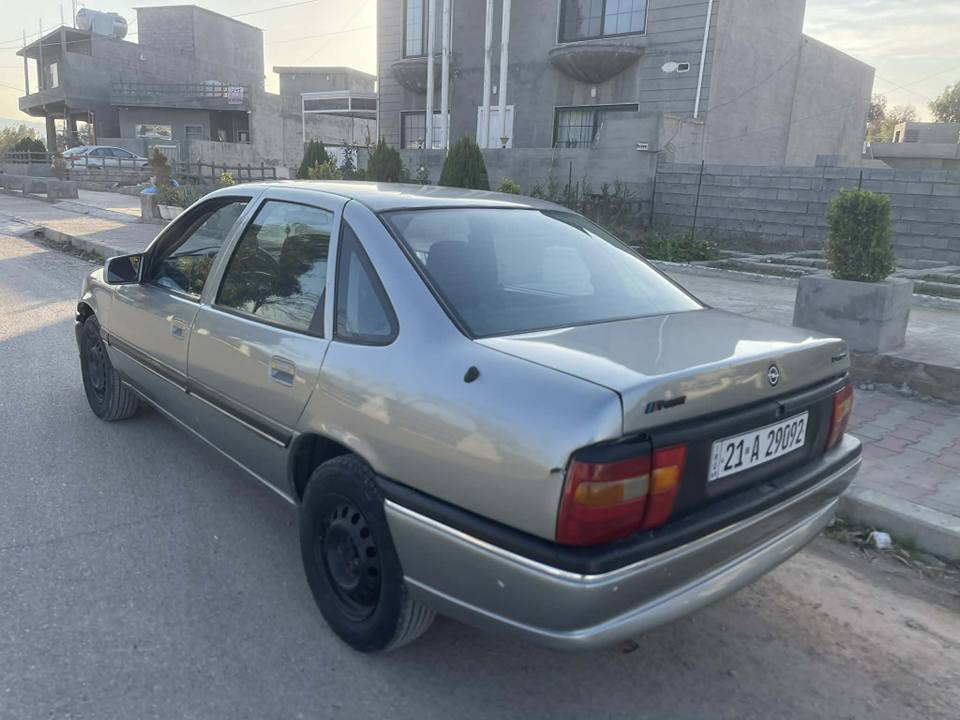 ڤیکترا مۆدێل 1995 مەکینە 20 سەنەوی تا 2027 نوێیە کۆبۆن بەنزینی هەیە بێ دەعمو لێدراو سایارەکە تا بڵێی جوانو بێ مەسرەفە هی ماڵی  خۆمە بەشەرتی گێڕو مەکینەو بەناو کردن  
*********** أربيل, العراق
