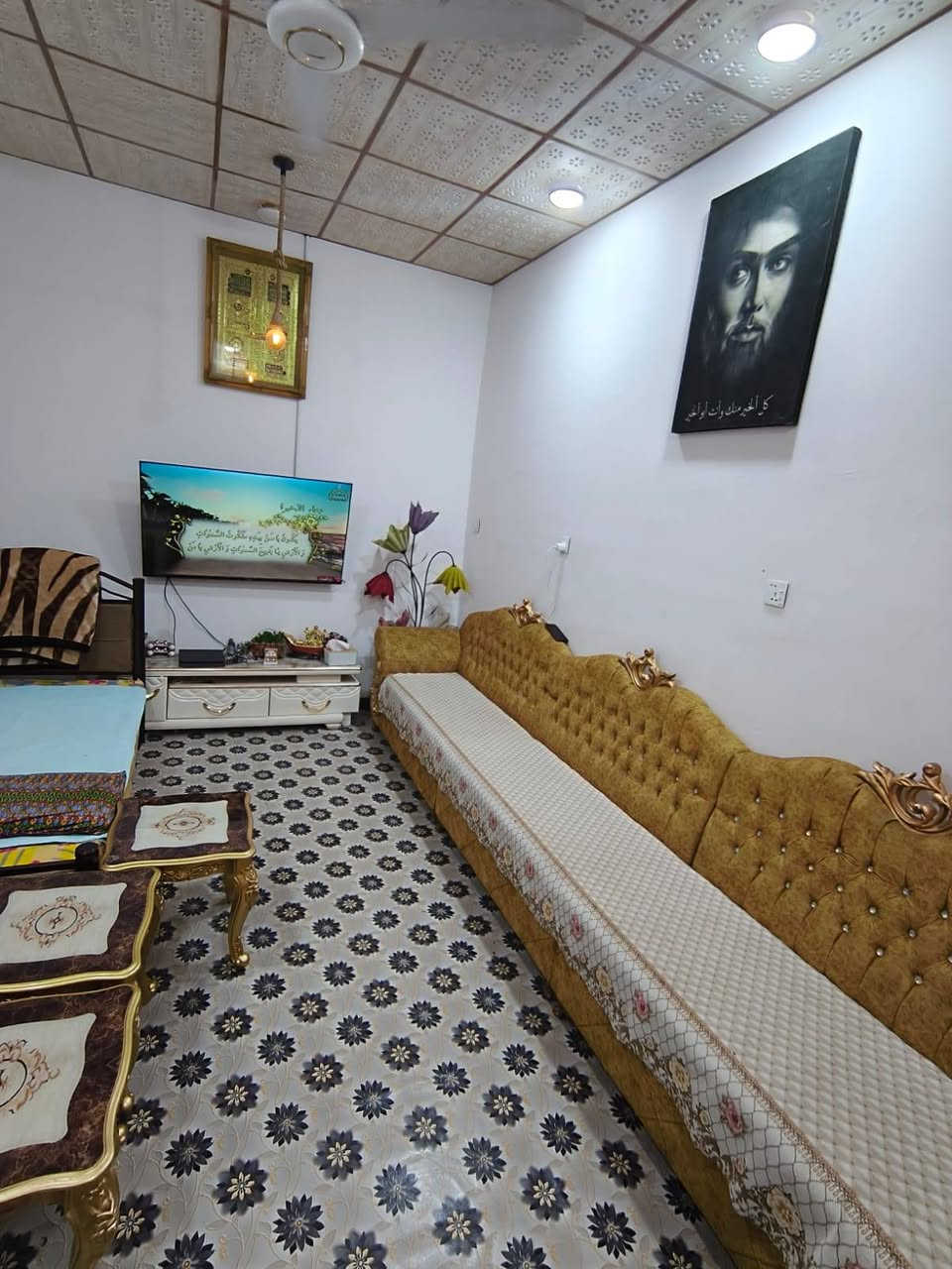 بيت البيع طابقين نوع العقار طابو زراعي عراقي اصولي نموذج 23 يحتوي الطابق الاول على غرفه واستقبال وصاله چبيره ومطبخ وصحيات الطابق الثاني يحتوي على غرفتين وصاله المساحه 126 متر البيت كلش حلو مرتب العنوان ابوالخصيب محيله طريق سيد حامد خلف محطة البنزين المنطقه كلها مقرنص وقريب ع شارع كل الخدمات متوفره السعر  98 مليون وبي مجال للاستفسار خاص 0785 510 5476
