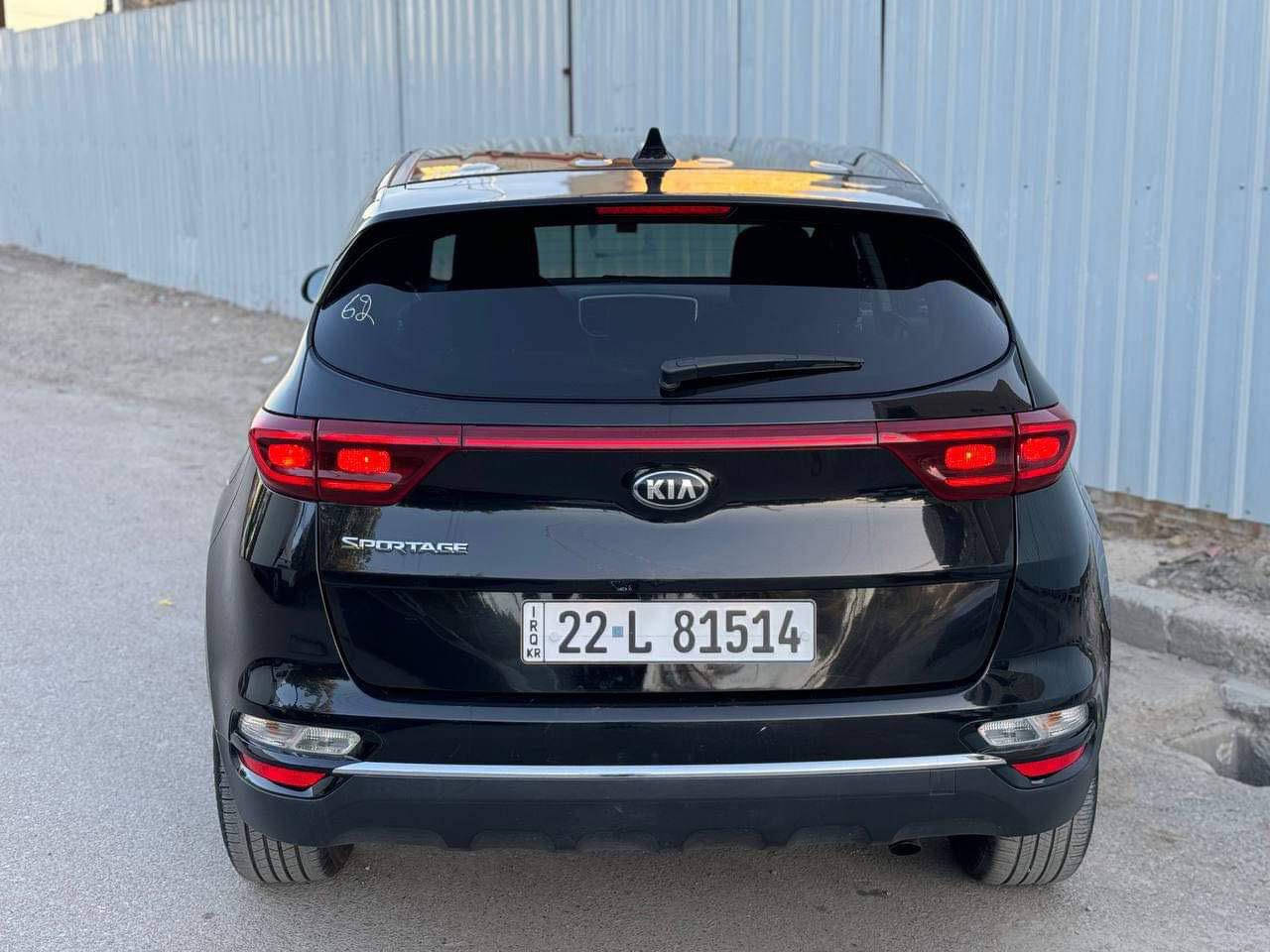 السلام عليكم سبورتج 
وارد امريكي 
موديل 22
سياره جديده 
كير مكينه خير من الله 
حادثها جاملغ امامي جهت السايق 
قطعتين تبريد 
مواصفات عاديه 
مكاني الكراده 
***********
السعر ١٩ ونص وبيها مجال
