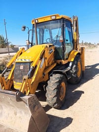 حفارة جي سي بي • ٢٠٠٧ • نقص تايرات