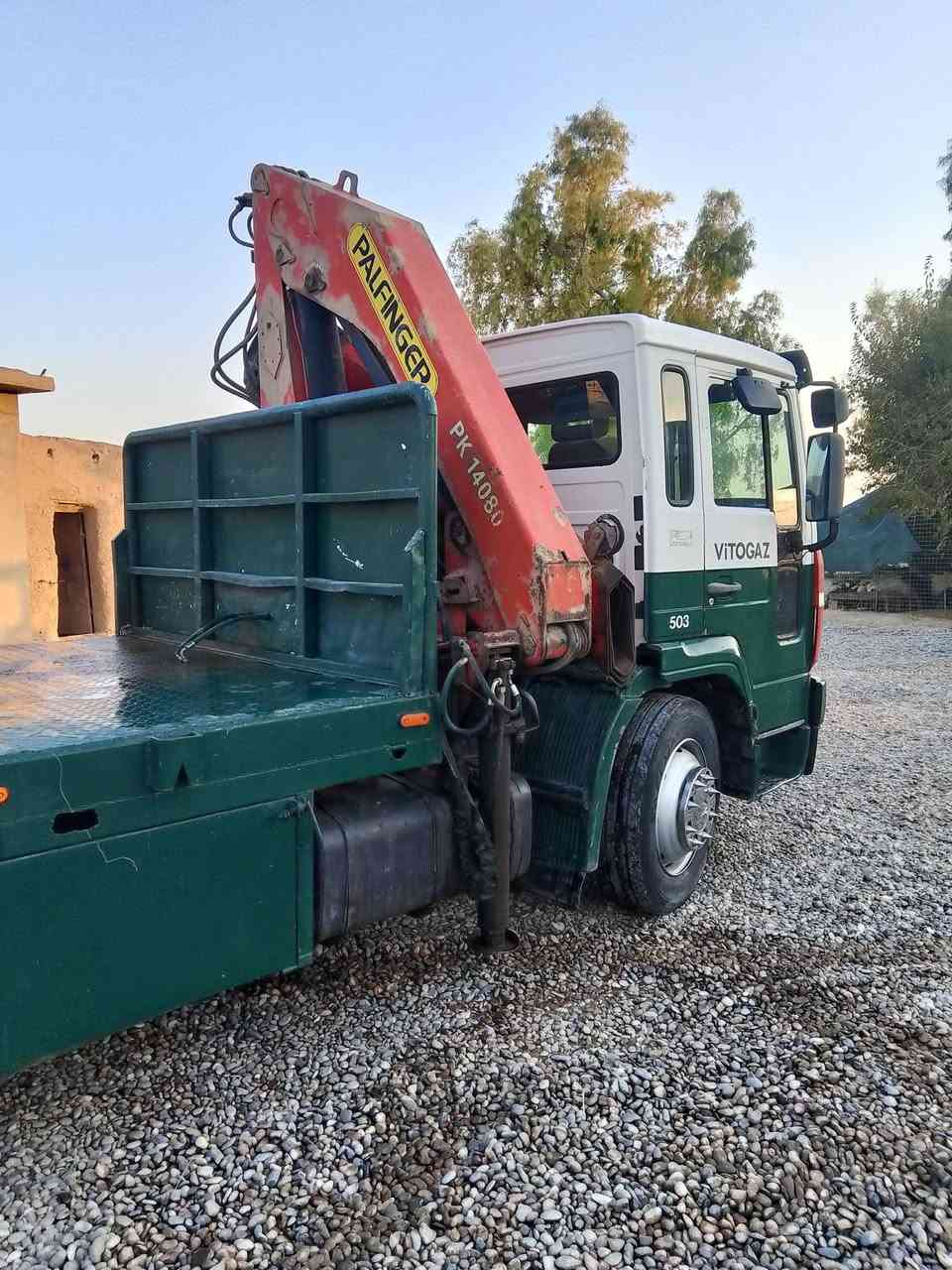 كرين ڤالڤو للبيع موديل ٢٠٠٦جهاز٦طن ثلاثه سلايت بمب ونوزل طخم تايرات جديد ***********
