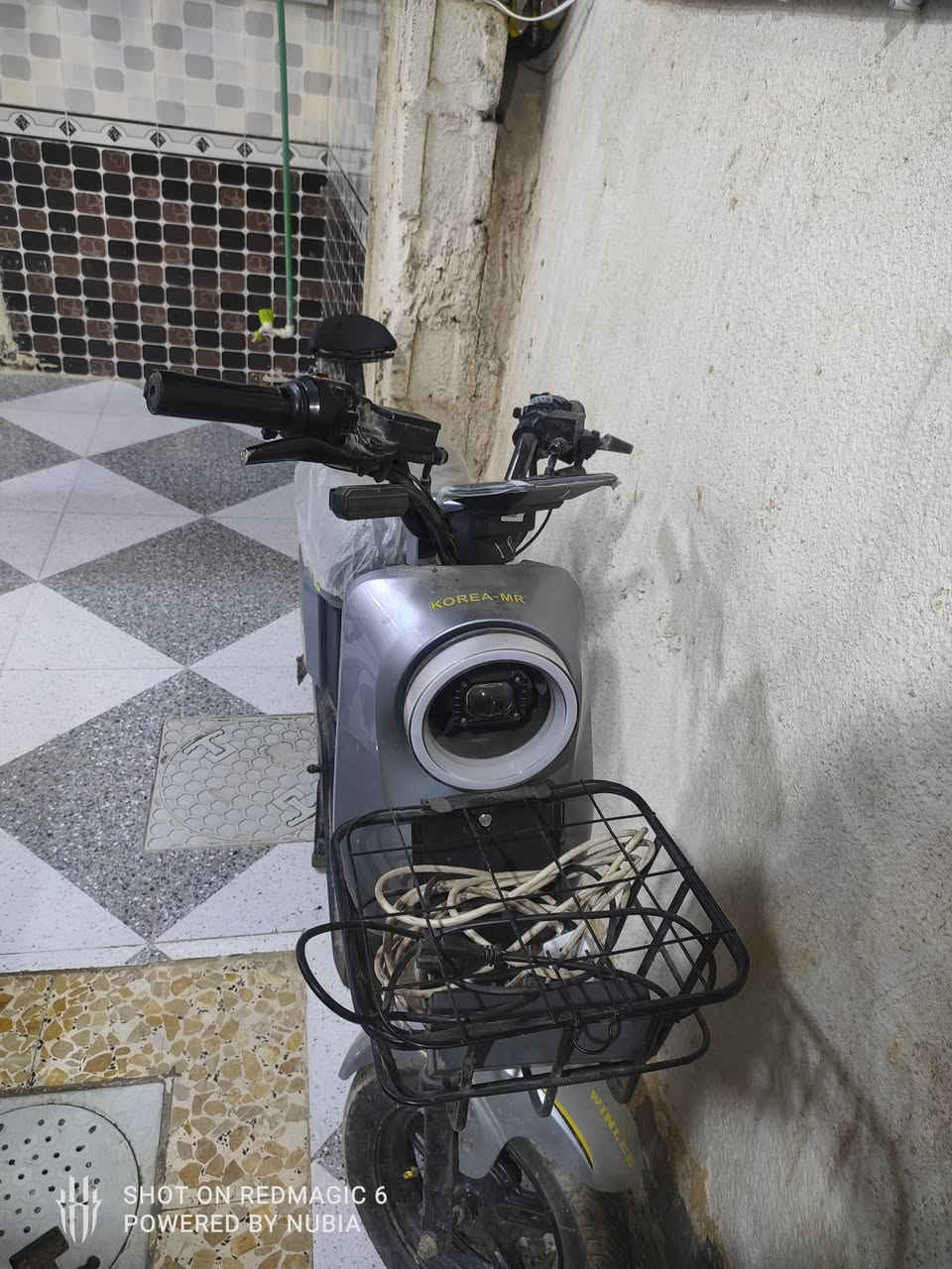 السلام عليكم دراجه R9 كامله 5بطاريات حجم البطاريات 36 المكان اول لاين ***********السعر 350 وبيه مجال
