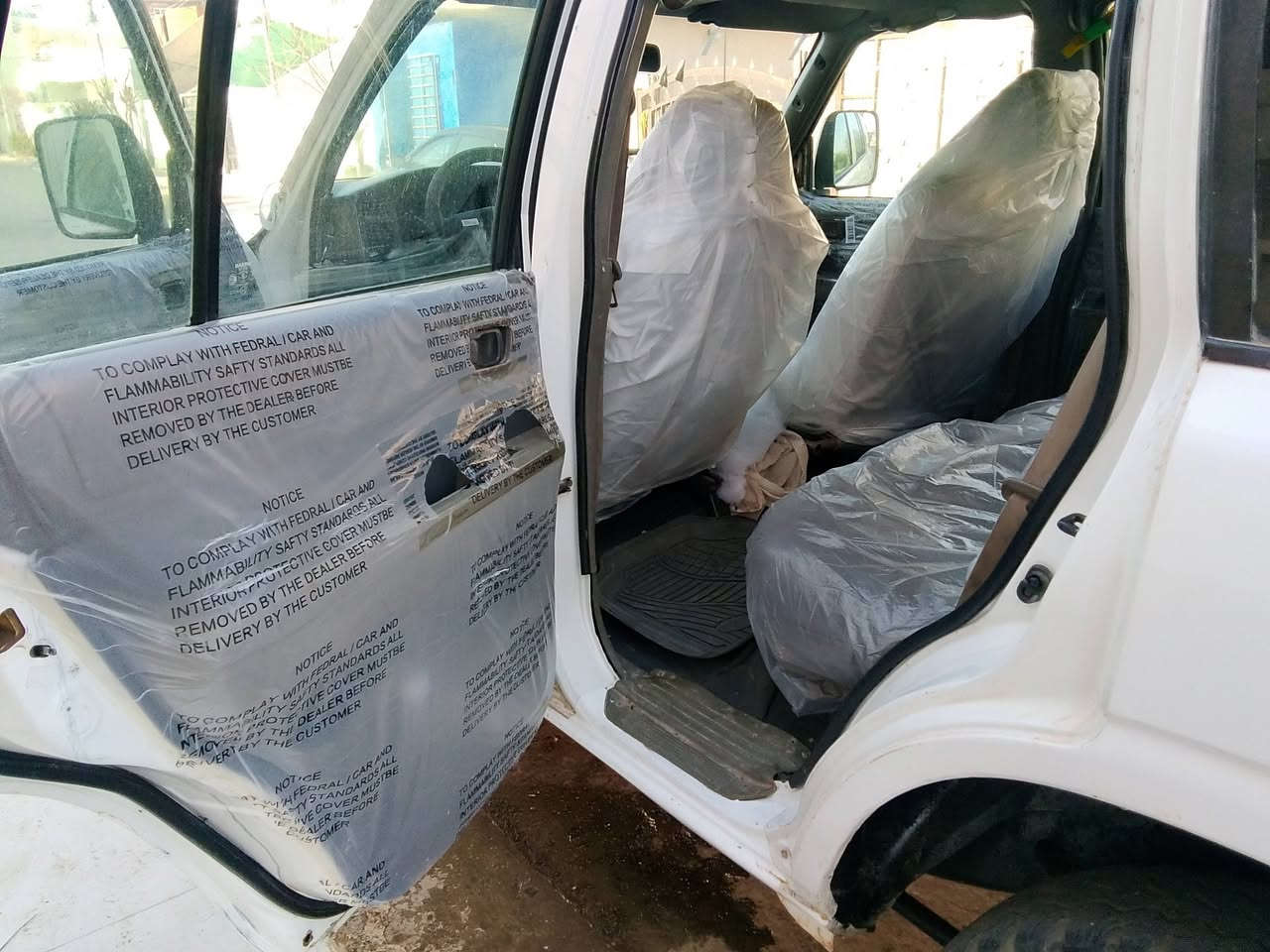 بەناوی خودای گەورە 
نیسان پاترۆڵ 
مۆدێل 2002 
ماشااللە ئەڵێی بوکە 
جام کارەبا و abs  شاشە ئایپات  تاقمێ تەرجیلی ماشااللە گوێ کاسەکات  
سەیارەکە کامل کاتمو 
 بەرگە کوشنی بۆکراوە 
سەیارەکە ئارمی سۆرانە 
پەڵە پەڵە بۆیاغی هەیە  بەحیزام دەیفرۆشم 
 ماشااللە سەقفوشانی وەک شوشە وایە قەترەی پێوە نیە 
کارەبای بەشەرت 
تەقەو رەقەی بەشەرت 
یەک مەسروفی بچوکی تیایە و هیچ تر 
ماشااللە ژێری ئەڵێی تۆپە
هەڵسانو قوەت بەلای خۆیەوەیەتی 
تاقەنەیە  
ناو نیشان چەم چەماڵ 
***********  خوایە هەر کەس کریتی بێتەمایەی خێرو بەرەکەت بۆی
