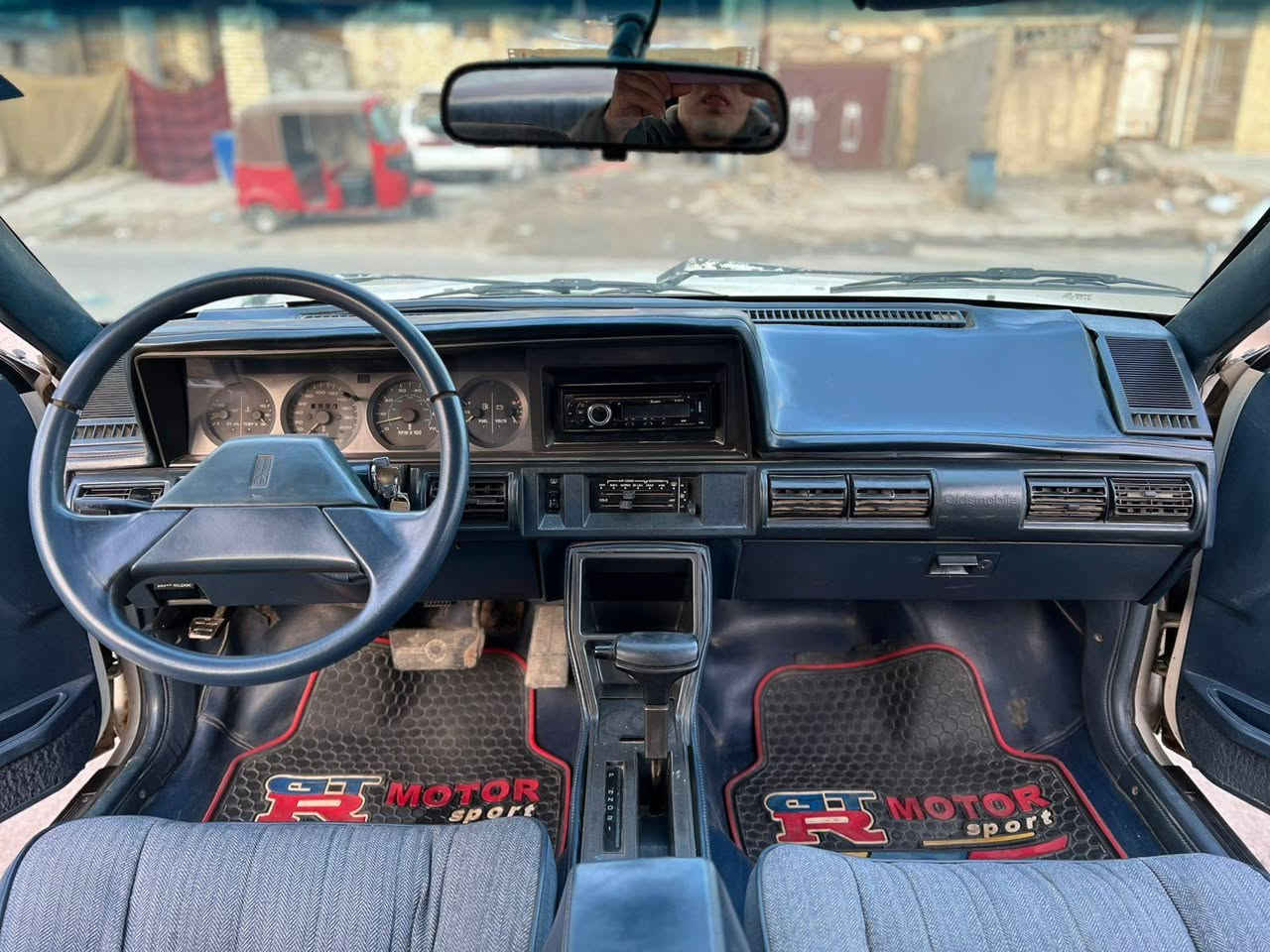 سلام عليكم سياره اولدز موديل(1990) رقم نكليزي بغداد باسمي سياره قطره صبغ مابيه مكينه وكير وصدر جدد كهربائيات كله شغاله السعر$(30) الهاتف(*********** ) مكاني بغداد مدينه الصدر
