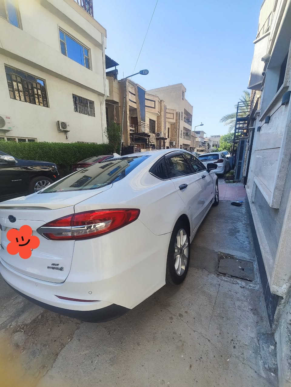السلام عليكم. للبيع فورد فيوجن هايبرد 2019 مواصفات SE ماشية 81 مايل رقم بغداد بسمي تبريد ثلج حادثها موضح بالصورة جاملغ وبنيد راجع بارد بدون صبغ بدون ايرباك وبيها حادث بالعراق باب سياق بارد PDRبدون صبغ مكاني الكرخ السعر 125 وبيها مجال 
***********
