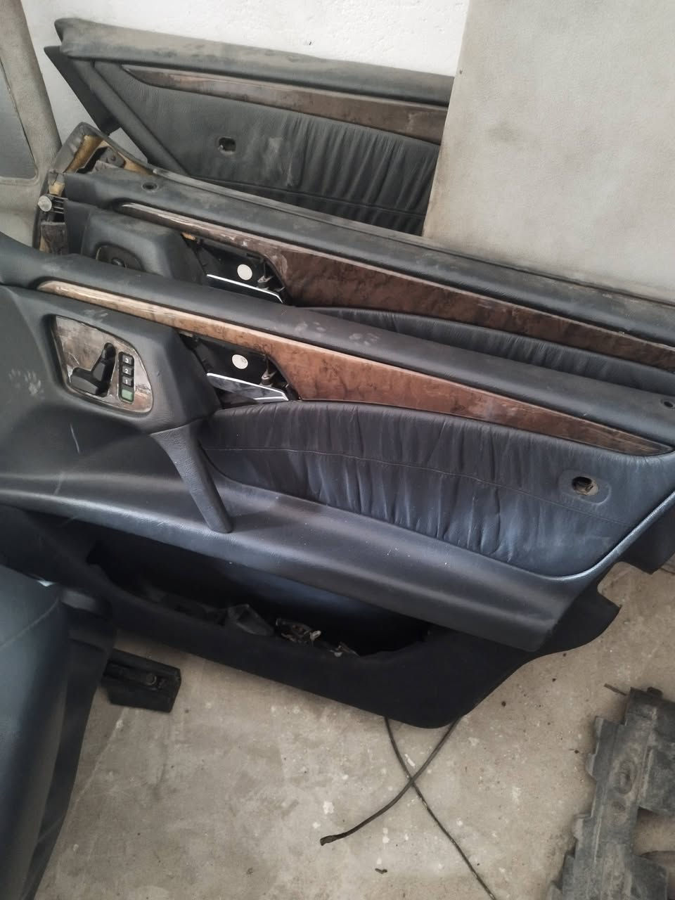 سلام عليكم تخم كشنات كهرباء وبطاين 4 تحكمات كشنات صاجيات وكاعيه دشبول خلفي عضمات تكم سعر 400 دولار وبيه مجال الشراي عنوان ميسان الكحلاء ***********
