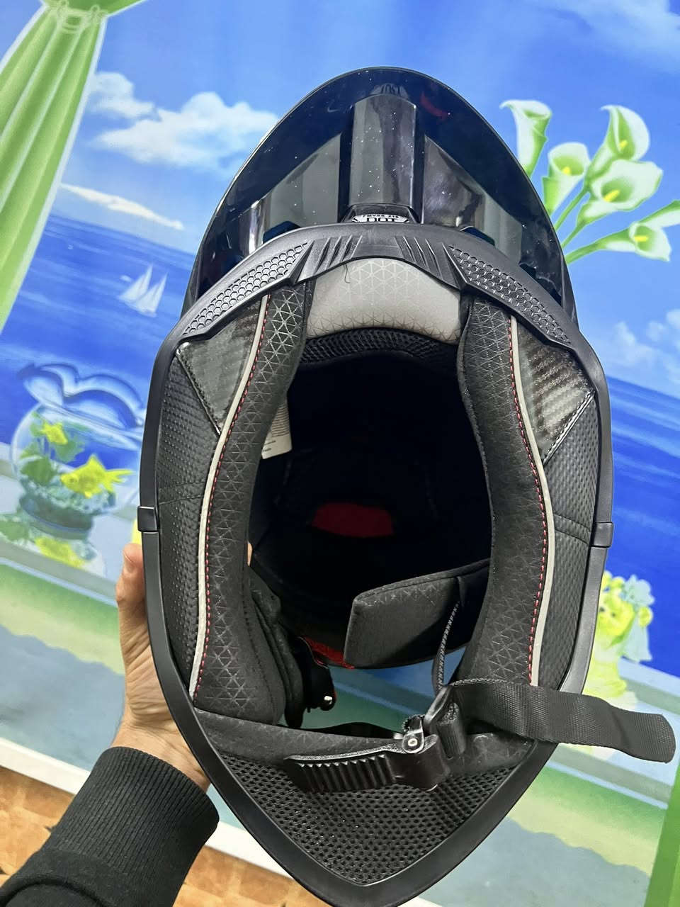 للبيع خوذه كامل ملحقات كارتوهنا موجود داخله دورة حمايه (DOT) حجم الخوذه XL سعر 80 بيها مجال بسيط مكاني القرنه رقمي *********** الي ما يعرف بيهن لا يتعبني
