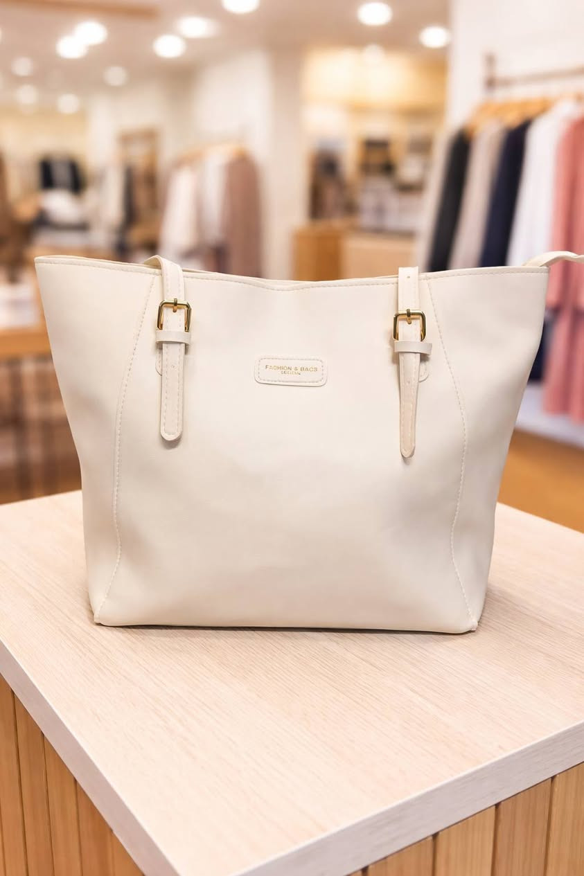 مجموعه حقائب نسائيه باسعار مناسبة الي يشترى أكثر من قطعه هدايا.. الاتصال على رقم الواتس اب للحجز ***********
