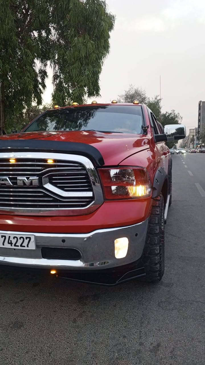 دوج رام 1500
لون مميز احمر طماطه 🍅 
موديل 2022 
باب طويل بدي قصير المرغوب 
حجم المحرك 3600. V6 
تنفس طبيعي 
شاشه حجم كبير 
كير ماوس 8نمر 
تبريد قطعتين ثلج 
نضام مانع انزلاق 
دوسات جانبيه 
نفاخات جاملغ 
كشن منفصل دبل جكمجه 
دوشمه+نايلون كشنات احمر 
أرضية تغليف جلد احمر
تحكم استيرن 
سستم اناره رماش خلفي 
رماش بنيد بروجكترات 
اناره جاملغاتاحمر  
اناره محجر كامل 
 داش كام 
لايت زنون 
محجر بدي سبورت 
تخم تاير جبلي جديد 
إضافة تعلاوه انجين ونصف 
سستم اكزوز تحكم ريمونت 
إضافة صافره 400 واط 
كامره دواره
سيرفس جديدباتري تخم بلاكات 
فحص مجاول

صدر جديد 
سياره وارد امريكي تبديل قطعة وحده وحافه البنيد بارد
السياره مصروف عليها 
السعر 250$ وبيها مجال 
المكان الزعفرانيه ***********
