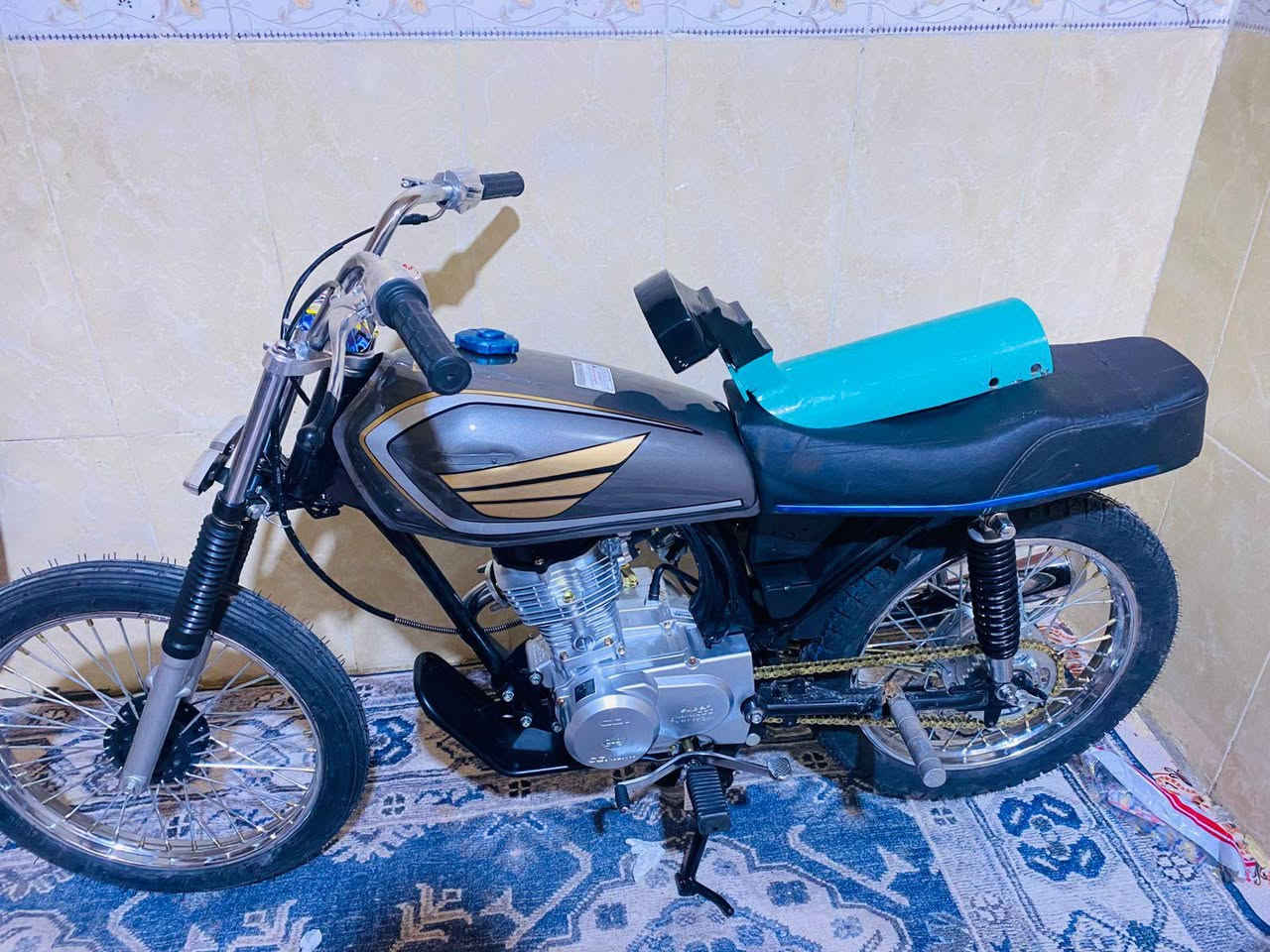 دراجه يراني تعمير توه شديناها لمحرك بعده مامشتغل دراجه كامله دك هندر وروح دراجه هسا بس كشن ماشاده وسيبايه دراجه بعدها بجيسها وانوه كلك دراجه كلك تعميره من سجاد لوكيل ولمحرك من حسين تزويد بصبخت لعرب سعر دراجه ٩٥٠ وبيها مجال رقم للتواصل ***********
