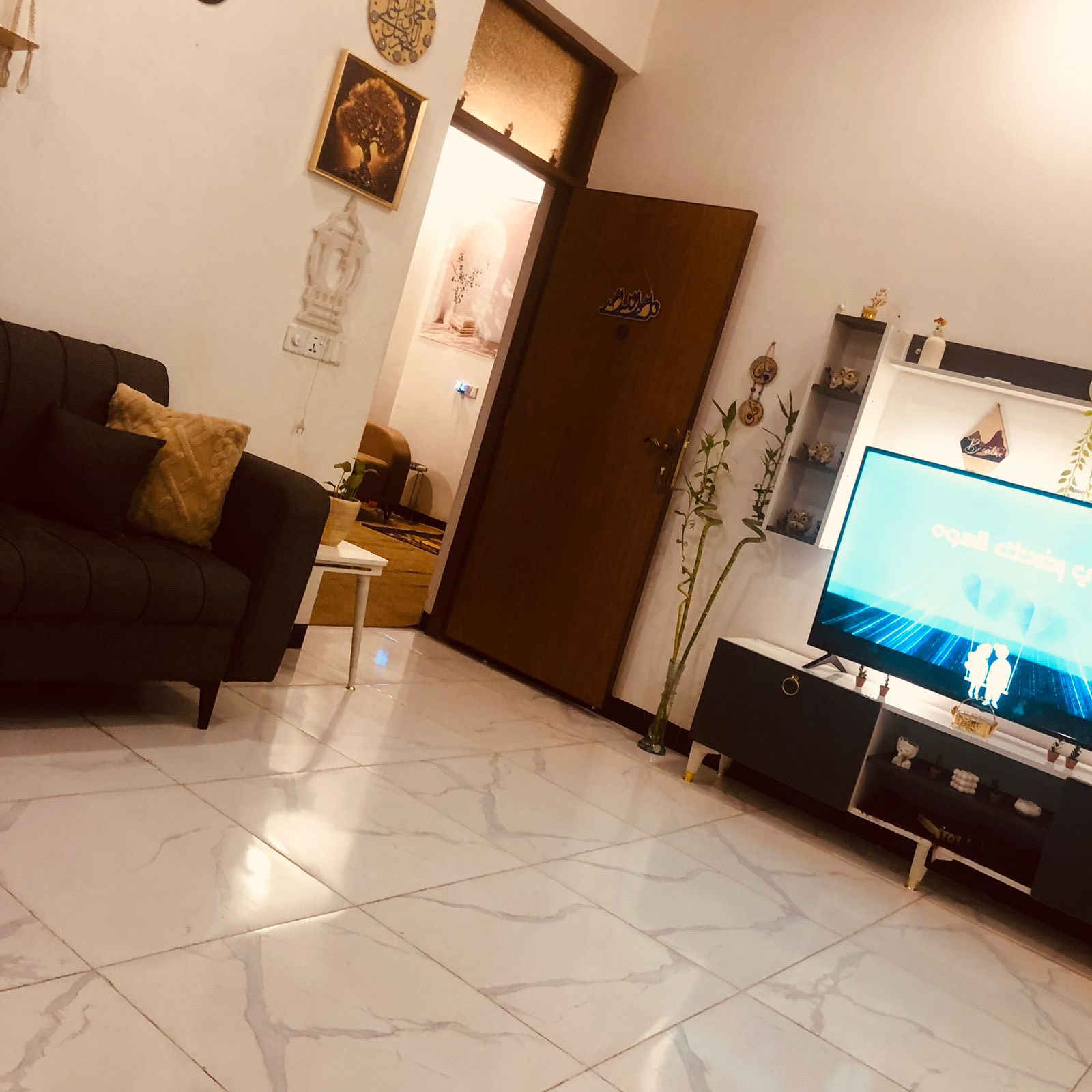 بيت للبيع هور رجب مجمع ارض النخيل المساحه ١٠٠ متر البيت ركن طابق واحد غرفه وصاله وممشه ومطبخ وحمام وطرمه وحمام خارجي وترك صغير  السطح شتايكر وحمام فوك بس بعده مكامل 
للاستفسار ***********
