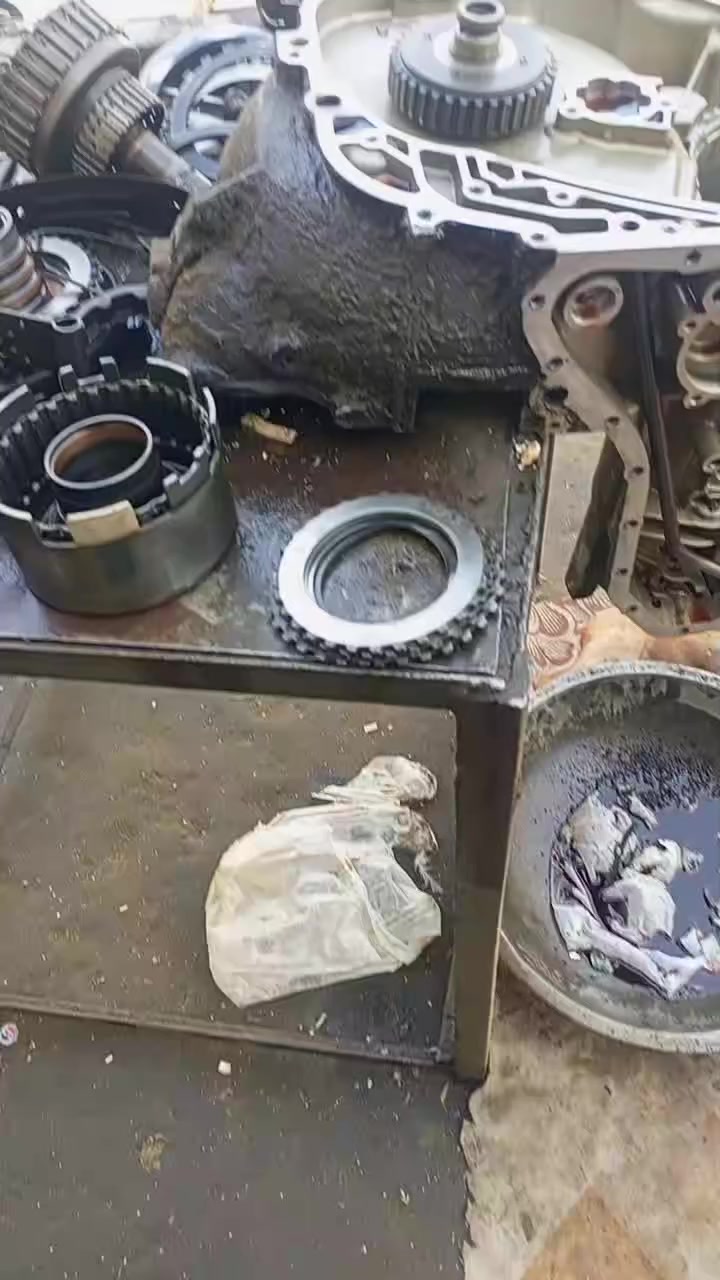 خادم للطيبين ***********
