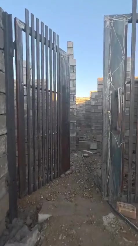 🏡 فرصة مميزة للبيع

هيكل سكني بمساحة 130 م²
✅ سند زراعي – تحويل مباشر
الموقع حولي البعنون حي الكرار حي متكامل من ماء وكهرباء 
يتكون من:

- غرفتين
- استقبال
- صالة
- مطبخ
- مجموعة صحيات

موقع مناسب وفرصة ممتازة للسكن.

📞 للاستفسار والاتصال:
***********7
