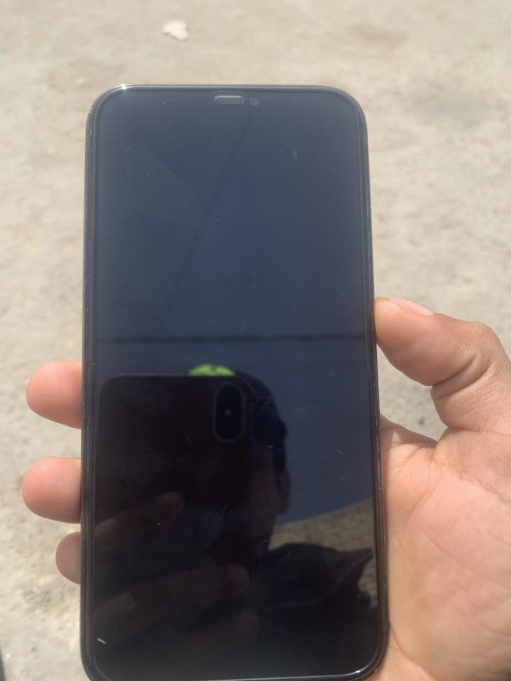 سلام عليكم ايفون 12برو ماكس مبدل بطارية 🔋 بس بطارية اصلية وضهر مفطور وكامرة الخلفية طافية ما تشتغل بس لامامية طيني سعرك ذا يعجبي ***********
