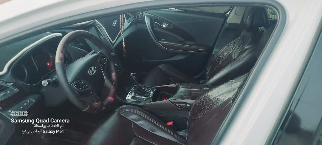 ازيرا خليجي ١٤ فول مواصفات رقم بغداد 
مكان السيارة ديالى 
بيع او مراوس 
***********
