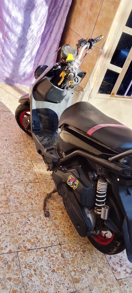 سلام عليكم دراجه سكنس جـبلي  ام عيونن2014 الـبـيع
نوزل مكينه 58ونص شلعه ومعدل يخبل دراجه
خير من الله السعر 850وبيهى مجالل 
مكاني حي اور ***********
