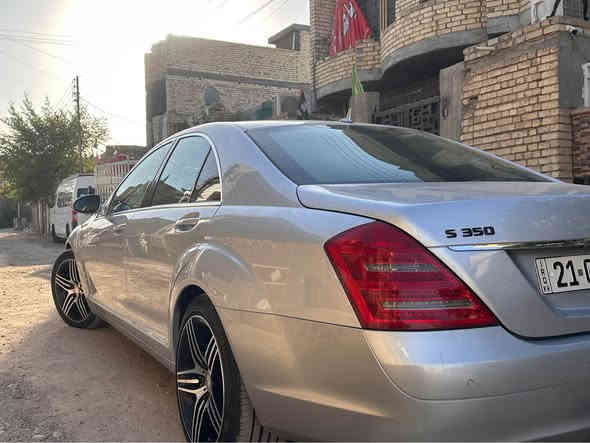 السلام عليكم للبيع 
مارسدس إس كلاس s350 w221 موديل 2006
مواصفات الاس معروفة 
السيارة مكفولة مكفولة من الحادث والبارد بيها فقط كلير قطعتين ونص فقط
- لون غرفة اسود بلادي
- مري شفط
-  فتحه سقف
-شاشه + ماوس 
-ستيرن كهرباء + تحكم ستيرن جهتين
- تبريد منفصل + 3 قطع تبريد
- سي دي جنجر 6 أقراص 
-كشنات كهرباء جهتين
-تدفئه كشنات 
-خزن ميموري 
-وضعيات قياده E-S-M
-اشاير مري 
-كروس سرعه 
-شاشه + تحكمات
-بلوتوث 
-حساسات امامي خلفي
-ويل ١٩ تو سايز
-كامرة خلفية بلاد
جنطة شفط
-كل أمور السيارة على البلاد ماملعوب بيها
وباقي المواصفات معروفة
ماشية ١٤٠ الف وقابلة للزيادة سيارة جدا نظيفة مكينة وكير وحدادية السيارة جاهزة بلا اي نقص
رقم سليمانية باسمي تحويل  اي وقت يعجبك
السعر ١٧٠ وبيها مجال بسيط 
اتصال *********** بغداد

