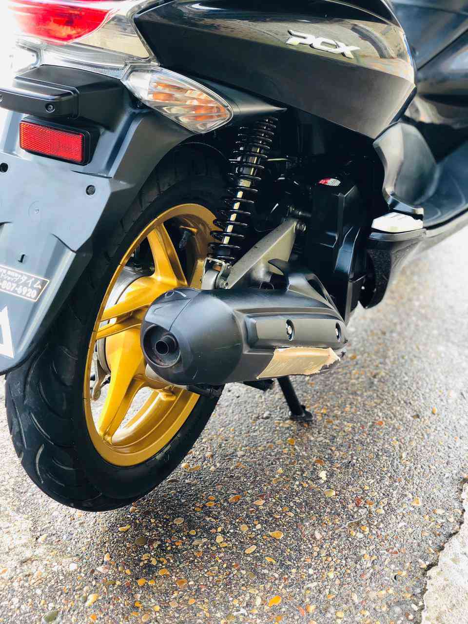 السلام عليكم
دراجهPCXالجيل الأول دراجه نضافتها100%صارلها شهرين من طالعة من الوكيل دراجة برغي ما مفتوح الدراجة نوزل بيها حساس اطفاء عند الوقوف
زارعلها عدسات زنون الدراجه مكفوله كفاله عامه 
سعرها 14ورقه
***********
ملاحظة: المو شراي لا يكسر بل سعر رجاءٍ
