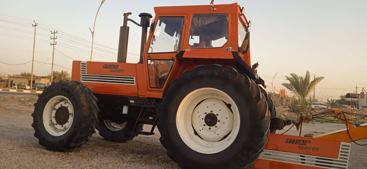 مكينه للبيع حجم 1880 منفيس مكفول عام كير محرك ااكسن شركه شرط معه ليزر عمل ٣ ونص متر تصل ***********
