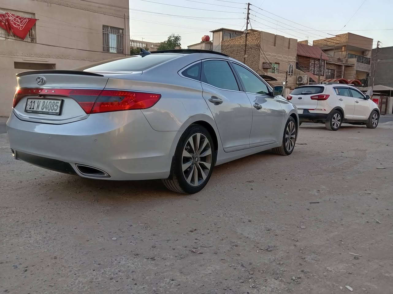 لون مميز بيها قطعتين كلير واثنين صبغ بيها جراد كلش خفيف بالصندوق 
فول مواصفات vip  بانوراما تحكم استيرن كامل مقاعد تبريد تدفئة 
نظام eco
مانع انزلاق 
حساس اطارات وتحديد الاطار 
محرك 3.0 ستة سلندر 
بصمة 
كاميرا خلفية 
كشن جلد 
ثلاثة برده
استيرن كهرباء 
تحديد السرعة 
لايت عدسه
حساسات امامي و خلفي 
تايرات جديدة 
سنوية جديدة 
تحويل ثاني يوم 
السعر 105 وبيها مجال 
او مراوس باحدث وانطي فرق
مكان السيارة بغداد الكسرة...


**إذا كنت صاحب هذا الإعلان وتريد حذفه لأي سبب، رجاءا أرسل رسالة إلى الدعم الفني**