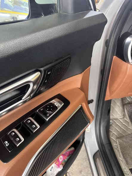 تلورايد ٢٠٢٣ فول مواصفات  اكس برو برستيج   فتحتين تبريد تدفئه مقاعد. مساج   وغيرها من المواصفات الكثيره 
ماشيه٢٤ حادث  خلفي  بدون ايرباك كما موضح في الصور. السعر ٣٢ المكان الكاظميه 
***********
