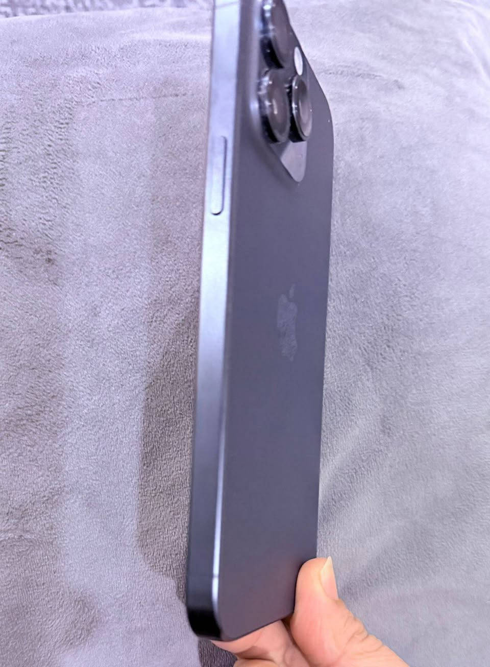 ايفون 15 بروماكس ذاكره 256 دبل سيم كارت شرق الاوسط بحاله ممتازه شخط مابي لون نيلي
بطاريه 90 بلميه مع كافه ملحقات الجهاز ومع كفرات اكثر من 20 كفر هديه حتكون مع الجهاز 
سعر البيع مليون 300 وبي مجال بسيط
للاستفسار ***********
***********
