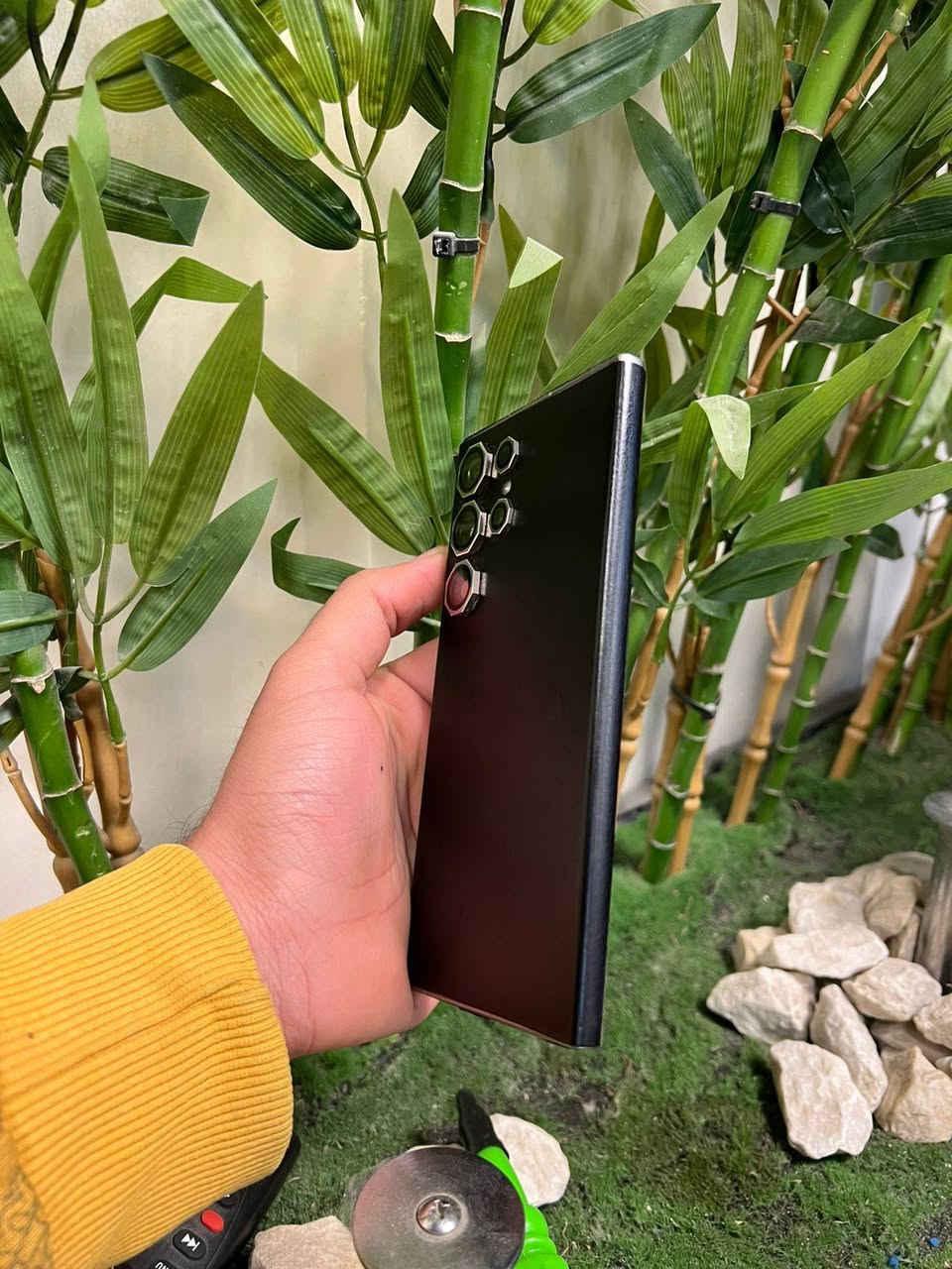 جهاز24 نضيف مغلف ١٨٠ درجه 
محافض عليه استخدامي اله قليل لان عندي جهاز ثاني 
شرق اوسط ضمان عين الفهد 
الكارتونه موجوده 
دبل خط 
الجهاز مضمون ممفتوح ولا اي شي 
*ذاكرته ٥١٢
مكاني بغداد 
الشراي يتصل علي 
ويجي يفتح التغليف ويفحص 
س مليون و٢٥ نهايته 

***********
