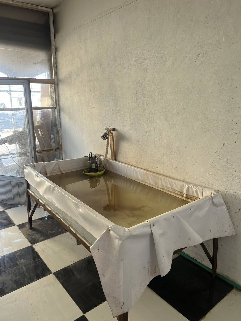 سلام عليكم شوايات وحوض سمك وغطاس وهلاسه دجاج للبيع ***********
